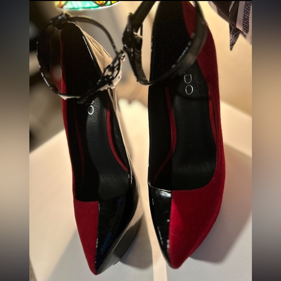 ALDO ♥️RED Suede & 🖤BLACK Patent Leather Wedge Heels. Sz 8 - Picture 2 of 9